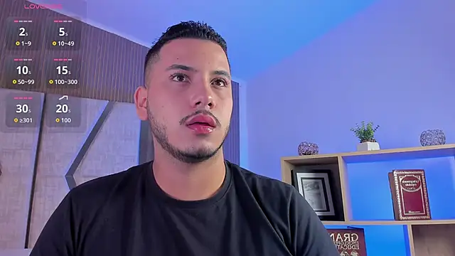 Snapshot of Axel_grey_ chatting on 04.24.26 Axel grey online show from 04.24.26