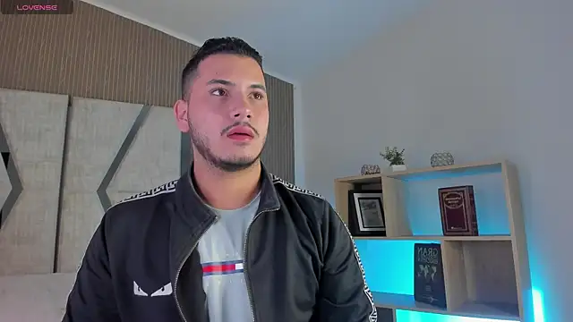 Snapshot of Axel_grey_ chatting on 04.30.26 Axel grey online show from 04.30.26