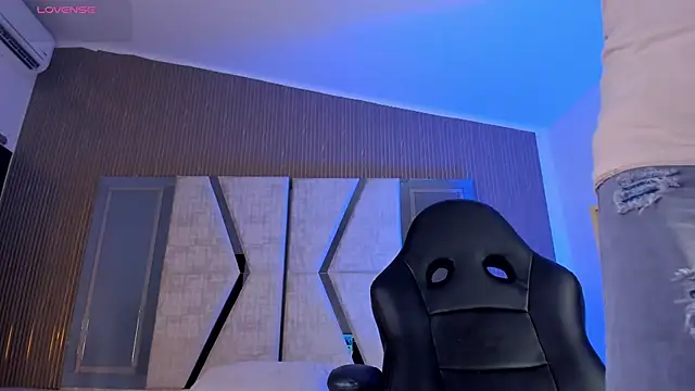Snapshot of Axel_grey_ chatting on 05.03.26 Axel grey online show from 05.03.26