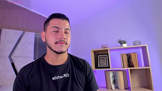 Snapshot of Axel_grey_ chatting on 05.05.26 Axel grey online show from 05.05.26