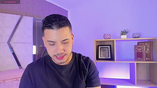 Snapshot of Axel_grey_ chatting on 06.20.26 Axel grey online show from 06.20.26