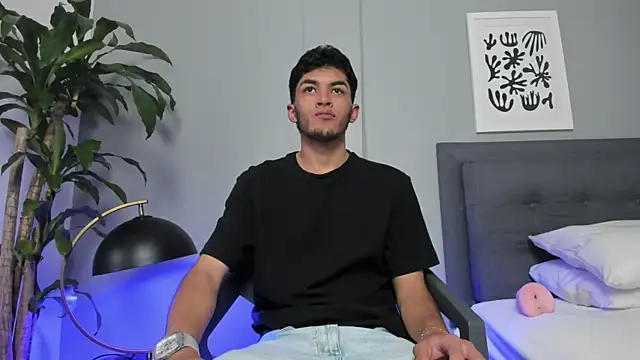 Snapshot of Tylerffoxx chatting on 06.10.26 Tylerffoxx online show from 06.10.26