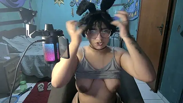 Snapshot of Angel_Duck chatting on 11.10.25 Angel Duck online show from 11.10.25