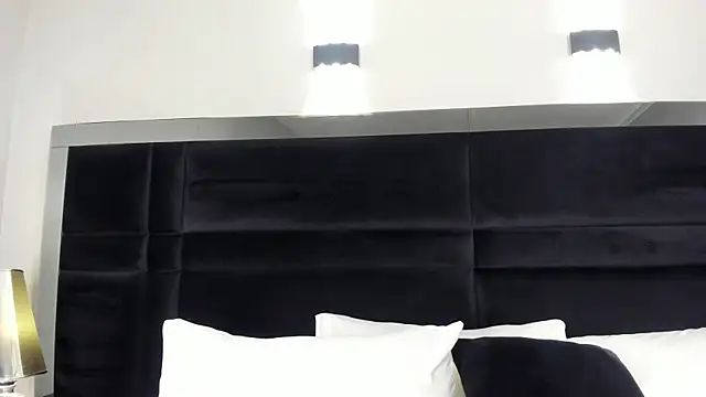 CarolineLee  online show from 03.30.26