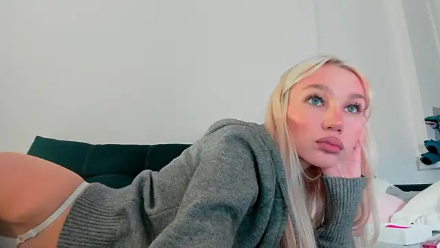 Snapshot of cuteleraay chatting on 09.20.25 cuteleraay online show from 09.20.25