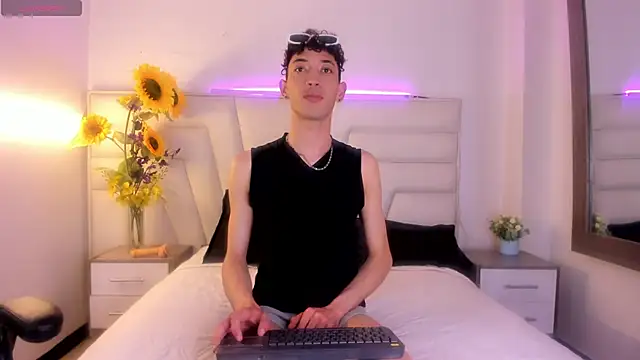 Snapshot of Ashton_Myers chatting on 09.19.25 Ashton Myers online show from 09.19.25