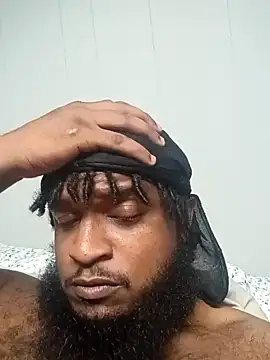 Snapshot of Longthickdick33 chatting on 10.22.25 Longthickdick33 online show from 10.22.25