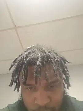 Snapshot of Longthickdick33 chatting on 11.04.25 Longthickdick33 online show from 11.04.25