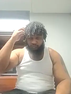 Snapshot of Longthickdick33 chatting on 12.15.25 Longthickdick33 online show from 12.15.25