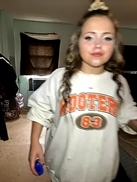 Snapshot of JuicyExxxperience chatting on 09.25.25 JuicyExxxperience online show from 09.25.25