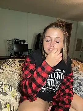 Snapshot of JuicyExxxperience chatting on 10.15.25 JuicyExxxperience online show from 10.15.25