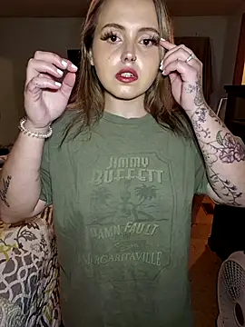 Snapshot of JuicyExxxperience chatting on 11.12.25 JuicyExxxperience online show from 11.12.25