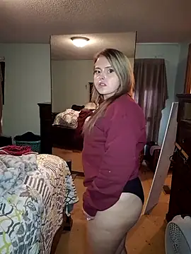 Snapshot of JuicyExxxperience chatting on 11.18.25 JuicyExxxperience online show from 11.18.25