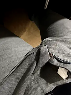 Snapshot of hotboy43339 chatting on 09.21.25 hotboy43339 online show from 09.21.25