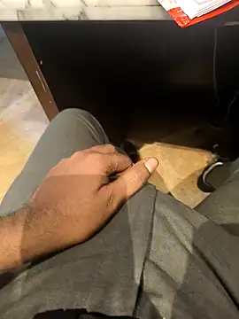 Snapshot of hotboy43339 chatting on 11.02.25 hotboy43339 online show from 11.02.25