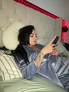 Snapshot of BELLABLACKXUK chatting on 04.28.26 BELLABLACKXUK online show from 04.28.26