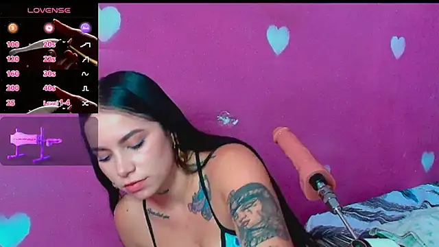 Snapshot of Lali_HOtt chatting on 11.17.25 Lali HOtt online show from 11.17.25