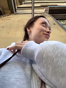 Snapshot of EstaVista chatting on 09.28.25 EstaVista online show from 09.28.25