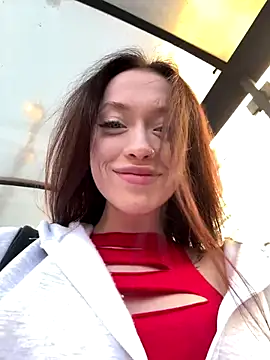 Snapshot of EstaVista chatting on 09.29.25 EstaVista online show from 09.29.25