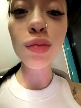 Snapshot of EstaVista chatting on 10.07.25 EstaVista online show from 10.07.25