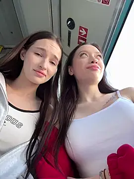 Snapshot of EstaVista chatting on 10.08.25 EstaVista online show from 10.08.25