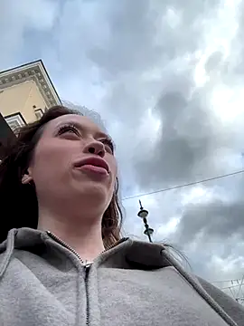 Snapshot of EstaVista chatting on 10.12.25 EstaVista online show from 10.12.25