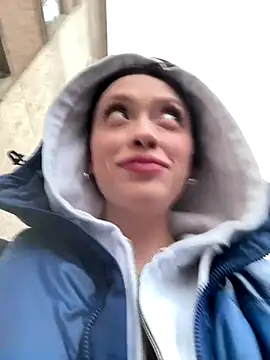 Snapshot of EstaVista chatting on 11.13.25 EstaVista online show from 11.13.25