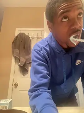 Snapshot of huhgtr chatting on 12.16.25 huhgtr online show from 12.16.25