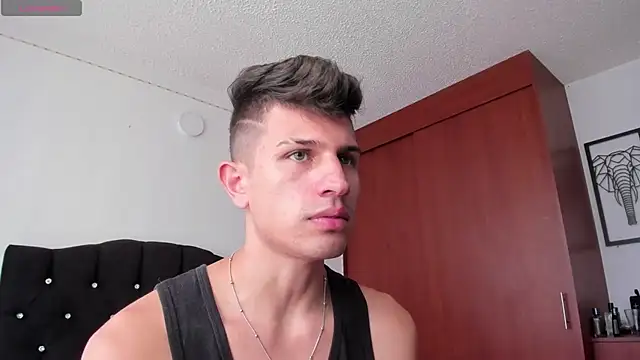 Snapshot of kevin_ahss chatting on 09.10.25 kevin ahss online show from 09.10.25