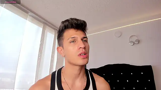 Snapshot of kevin_ahss chatting on 09.19.25 kevin ahss online show from 09.19.25