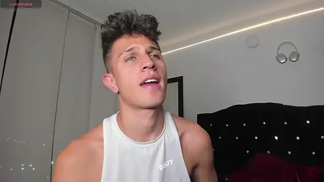 Snapshot of kevin_ahss chatting on 10.15.25 kevin ahss online show from 10.15.25