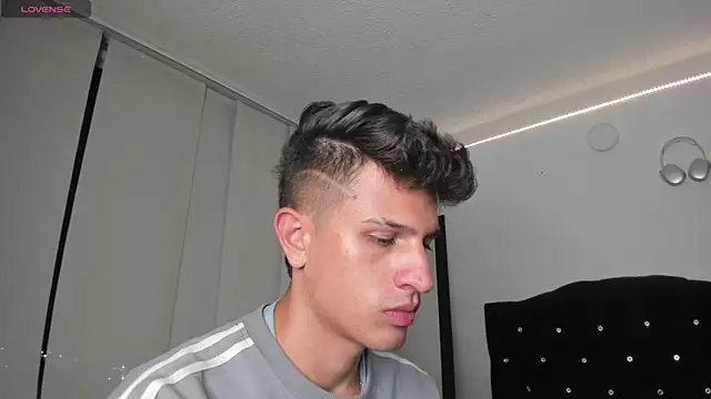 Snapshot of kevin_ahss chatting on 10.16.25 kevin ahss online show from 10.16.25