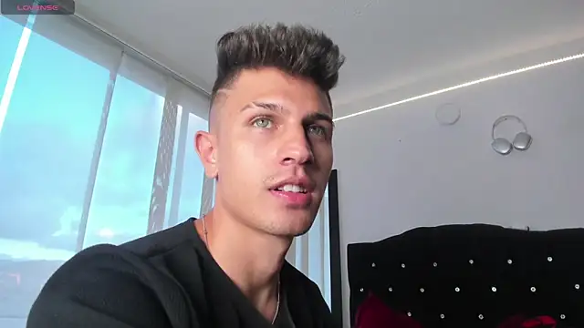 Snapshot of kevin_ahss chatting on 10.24.25 kevin ahss online show from 10.24.25