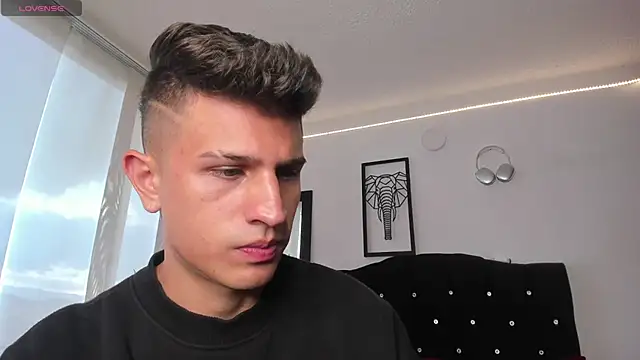 Snapshot of kevin_ahss chatting on 10.25.25 kevin ahss online show from 10.25.25