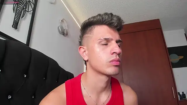 Snapshot of kevin_ahss chatting on 11.21.25 kevin ahss online show from 11.21.25