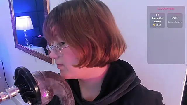 isa grey  online show from 10.02.25