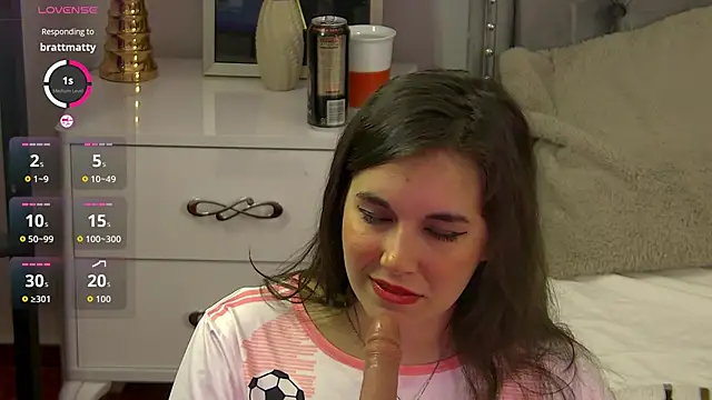 Snapshot of LolaButtie chatting on 06.30.26 LolaButtie online show from 06.30.26
