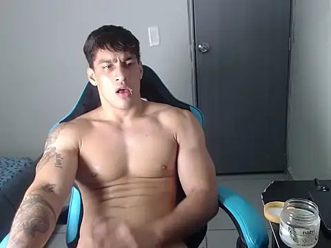 Snapshot of latin_party007 chatting on 11.21.25 latin party007 online show from 11.21.25