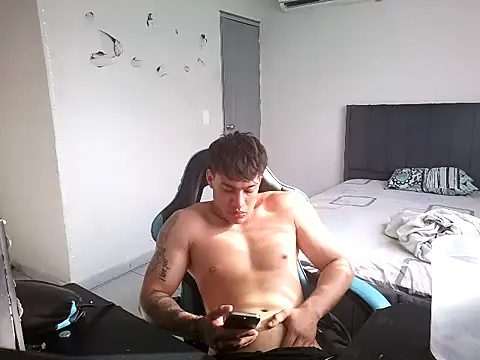 Snapshot of latin_party007 chatting on 04.12.26 latin party007 online show from 04.12.26