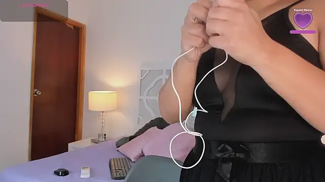 MikaelaStone online show from 10.04.25