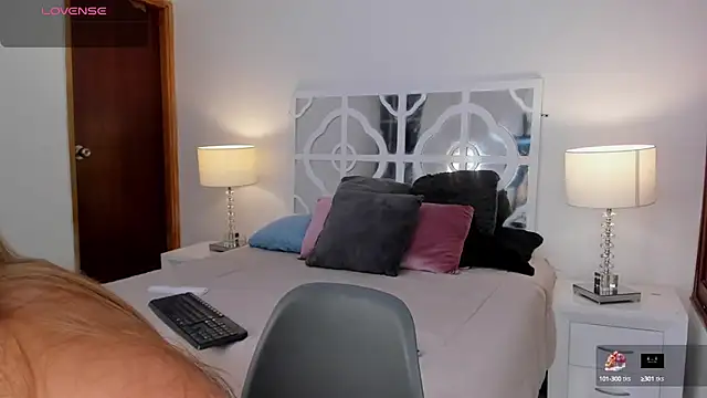 MikaelaStone online show from 10.16.25