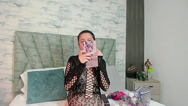 ShanelEvans online show from 12.18.25