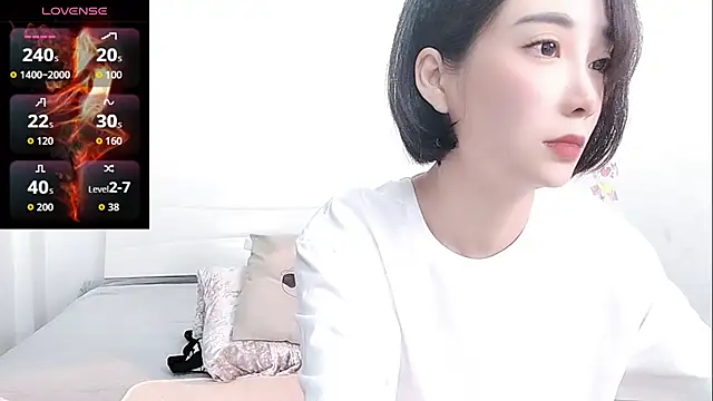 Snapshot of YIWA-2000 chatting on 05.18.26 YIWA-2000 online show from 05.18.26