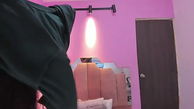 Snapshot of AndreaSweet2 chatting on 02.14.26 AndreaSweet2 online show from 02.14.26