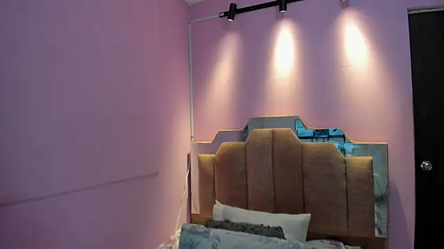 Snapshot of AndreaSweet2 chatting on 02.25.26 AndreaSweet2 online show from 02.25.26