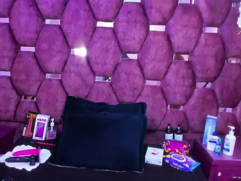 Nanis James online show from 03.27.26