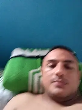 Snapshot of Geral_Yeraldyn09 chatting on 09.20.25 Geral Yeraldyn09 online show from 09.20.25