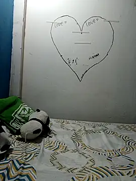 Snapshot of Geral_Yeraldyn09 chatting on 10.14.25 Geral Yeraldyn09 online show from 10.14.25