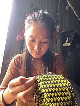 Snapshot of Huong-Ly chatting on 10.08.25 Huong-Ly online show from 10.08.25