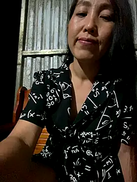 Snapshot of Huong-Ly chatting on 10.19.25 Huong-Ly online show from 10.19.25